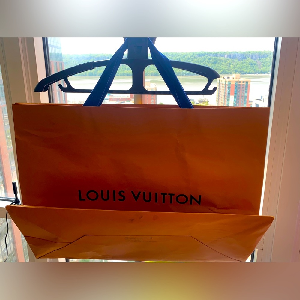 Louis Vuitton Shopping Bag - Picture 2 of 3